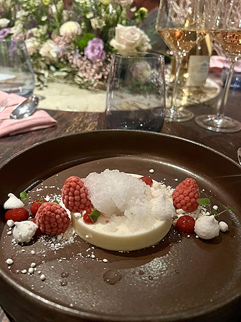 Summer-Feeling auch im Herbst im „Mandarin Oriental Munich“ „Wir holen den Sommer zurück ins Glas“: Exklusives Roséwein-Dinner mit „Château d’Esclans“ und der japanisch-peruanischen Spitzenküche von Starkoch Nobu Matsuhisa! 