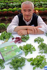 Ralf Hiener ist Koch, Buchautor & Experte für wilde Käuter, die an diesem Abend gekostet werden konnten (Foto: Marikka-Laila Maisel)