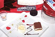Dialog von Tiramisu und Panna cotta an einer Ramazzotti-Schokoladen-Sauce (Foto: Marikka-Laila Maisel)