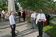 Sektempfang auf der Terrasse des Murnauer Restaurant Schlosshof 5 zu Beginn des Südafrikanischen Weinabends (Foto. MartiN Schmitz)