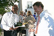 Sektempfang auf der Terrasse des Murnauer Restaurant Schlosshof 5 zu Beginn des Südafrikanischen Weinabends (Foto. MartiN Schmitz)