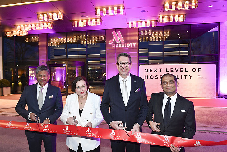 Satya Anand (President Europe, Middle East & Africa, Marriott International), Gitta Brückmann (Vice PresidentCorüporate Social Responsability EMEA, Government Affairs Europe), René Mooren (General Manager, München Marriott Hotel City West), Pankaj Birla (Area Vice President, DACH & Eastern Europe, Marriott International) @ "Grand Opening Party" im Munich Marriott Hotel City West in München am 08.02.2024 @Foto: BrauerPhotos / Goran Nitschke für Marriott Hotels