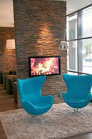 Loungig wird es schon im Eingangsbereich (Foto: Martin Schmitz)