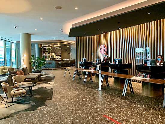 Rezeption des NH Collection München Bavaria am Münchner Hauptbahnhof (©Foto: Anke Sieker)