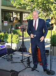 Sofitel Munich Bayerpost Hotel General Manager Gerhard Struger begrüsste die Gäste (©Foto: Martin Schmitz)