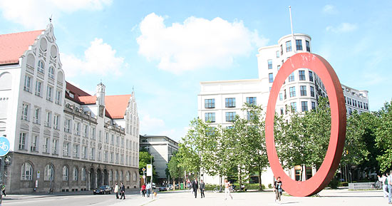  rechts: The Charles Hotel Munich im Juni 2008 (Foto: MartiN Schmitz)