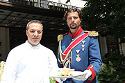 Küchenchef Giovanni Russo kreiert am 11.6.2011 ein königliches "König Luwig Menü"  (Foto: The Charles)
