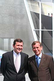 Thomas Werthmann, Geschäftsführer der MAHAG Unternehmensgruppe, und Thomas Günther, Vertriebsleiter Süddeutschland Audi AG (Foto: MartiN Schmitz)