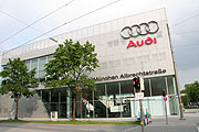 Straßenansicht des neuen Audi terminal Albrechtstraße (Foto: Martin Schmitz)