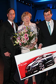 Jörg Felske, Vertriebsleiter Audi AG, Lotte Papst, Inhaberin MAHAG Unternehmensgruppe, Thomas Werthamnn, Geschäftsführer MAHAG Unternehmensgruppe (Foto: MartiN Schmitz)
