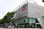 Straßenansicht des neuen Audi terminal Albrechtstraße (Foto: Martin Schmitz)