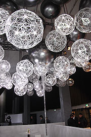 Installation "Light Light" von Tom Dixon (Foto: MartiN Schmitz)