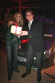 Karin Webb und AUDI München Geschäftsführer Christian Meyer-Günderoth (Foto. MartiN Schmitz)