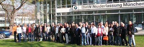 Gruppenfoto vor der Ausfahrt des BMW Z8 Clubs zum Comer See (Foto: Martin Schmitz)