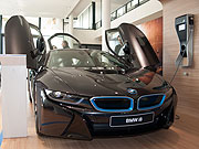 Absolutes Highlight: Der BMW i8 war für jeden Besucher zugänglich und es wurde ausgiebig probegesessen (©Foto: Automag)