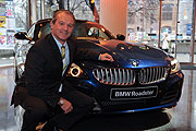 Michael Rahe, Leiter der BMW Niederlassung München mit dem neuen BMW Z4(Foto: BM Niederlassung)