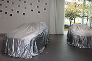 neue Autos erwarten die Kunden am 24.10.2009 zur offiziellen Eröffnung: der BMW X1 und der BMW 5er Gran Turismo (Foto. MartiN Schmitz)