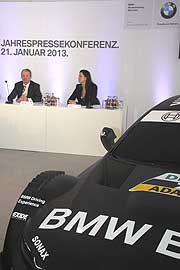 Michael Rahe, Leiter der BMW Niederlassung München  und Birgit Hiller, Sprecherin BMW Group Deutschland bei der Jahres-Pressekonferenz am 21.01.2013 (Foto. Martin Schmitz)