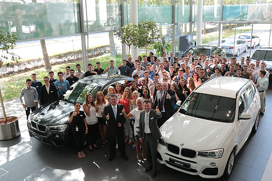 84 Azubis wurden am 1.9.2015 in der BMW Niederlassung München zum Beginn ihrer Ausbildung begrüsst (©Foto. Martin Schmitz(