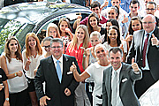 Peter Mey, Leiter der BMW Niederlassung München, begrüsste zahlreiche Auszubildende der BMW Niederlassung München am 1.9.2015 (©Foto. Martin Schmitz)