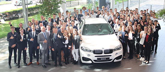 84 Azubis wurden am 1.9.2015 in der BMW Niederlassung München zum Beginn ihrer Ausbildung begrüsst (©Foto. Martin Schmitz(