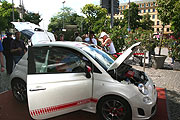 Zu sehen war er vor dem Lutter & Wegner am Randes des Altstadtringsfestes: der neuen 500 Abarth (Foto: MartiN Schmitz)