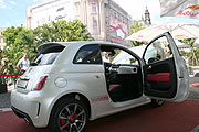 Zu sehen war er vor dem Lutter & Wegner am Randes des Altstadtringsfestes: der neuen 500 Abarth (Foto: MartiN Schmitz)