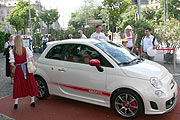 Zu sehen war er vor dem Lutter & Wegner am Randes des Altstadtringsfestes: der neuen 500 Abarth (Foto: MartiN Schmitz)