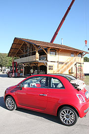 Fiat 500C vor der neuen "Wildstuben" auf dem Oktoberfest (©Foto: Martin Schmitz)