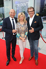 AM Automobile GmbH Geschäftsleiter Wolfgang Oswald, Marianne & Michael Hartl (©Foto: Martin Schmitz)