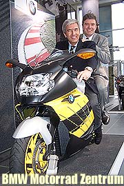 Felix Hamberger, Leiter des neuen BMW Motorrad Zentrums und Wolfgang Armbrecht, Chef der BMW Niederlassung (Foto: Martin Schmitz)
