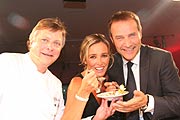 A-Rosa K&uuml;chenchef Eduard Hitzberger, Gundis Zambo, Porsche Zentrum GF Martin Lohmann (Foto: Martin Schmitz)