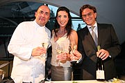 "Vue Maximilian" K&uuml;chenchef Markus Wukelmann, Moderatorin Alexandra Polzin, Audi Zentrum GF Christian Meyer-G&uuml;nderoth (Foto: Martin Schmitz)