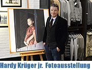 "Perspektiven" von Hardy Krüger Jr.: Der Schauspieler feierte die Eröffnung seiner ersten Foto-Ausstellung in "Ingolstadt Village" (©Foto: S.Baruer Picture für Ingolstadt Village)