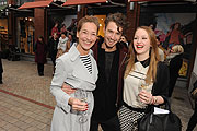 Lisa Seitz und Tochter Lucie Seitz mit Simon Lohmeyer  Ingolstadt Village Athleisure Pop Up Event in Ingolstadt am 8.03.2017 Foto: BrauerPhotos / G.Nitschke