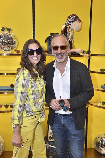 Dana Schweiger, Sanjiv Singh (Managing Director Ingolstadt Village) @ Elton John Pops Up im Ingolstadt Village, Store Opening, 14.04.2023 &copy;Foto: BrauerPhotos / Goran Nitschke f&uuml;r Ingolstadt Village