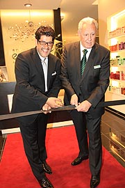 Dieter Bonk, Vorstand Essanelle Hair Group AG, Düsseldorf und Reimund Baumheier, Geschäftsführer Galeria Kaufhof München Marienplatz 