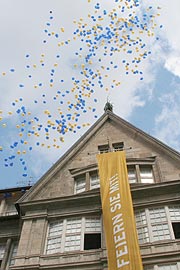 Tausende Luftballons gingen in den Himmel.. (Foto: Martin Schmitz)