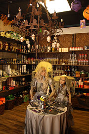 Alles zum Thema Helloween im Horror-Shop Super Store (©Foto:  Marikka-Laila Maisel)
