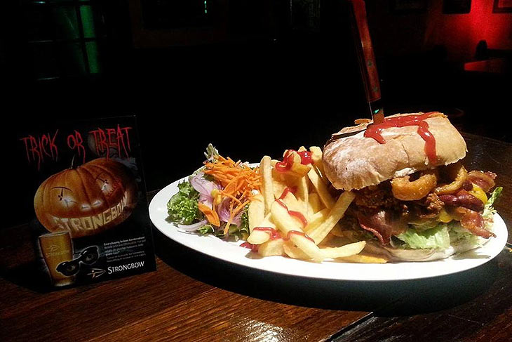 Spooky Halloween hoch 3: Im Kennedy’s Bar & Restaurant, KILIANS Irish Pub und in der Ned Kelly’s Australian Bar (©Foto: Paul Daly)