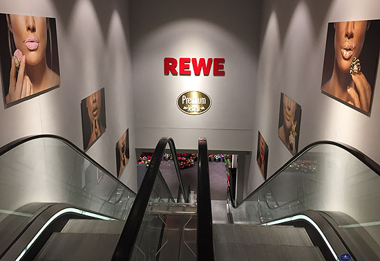 REWE Premium Markt in den Fünf Höfen, München. Eröffnung am 11.12.2015 Gourmetansprüche und Regionalität verbunden in einem sehr hochwertigen Ambiente