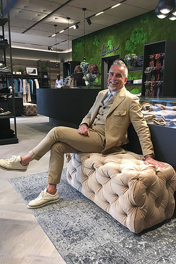 Luis Trenker Gründer/Designer/CEO Michi Klemerabei der Eröffnung des ersten eigenen Stores in München am 26.08.2021 (©foto: Marikka-Laila Maisel)