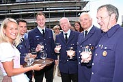 Die Freiwilige Feuerwehr Harthof zu Gast beim Richtfest ()Foto: MartiN Schmitz)