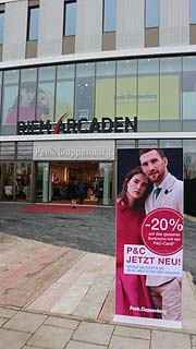 neu: Peek & Cloppenburg im Erweiterungsbau der Riem Arcaden mit schnellem Zugang von der U2 Haltestelle Messestadt West (©Foto: Martin Schmitz)