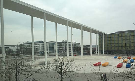 Auch fertig wurde der neue Porticus der Riem Arcaden am 26.03.2018 (©Foto. Martin Schmitz)