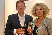 Michaela May und TEAM 7 Chef Dr. Georg Emprechtinger (Foto APO-OTS M&uuml;hlanger)