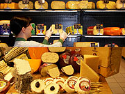 Hunderte Käse Spezialitäten in der Käseabteilung der Galerei Gourmet am Marienplatz (ƒFoto: Marikka-Laila Maisel)