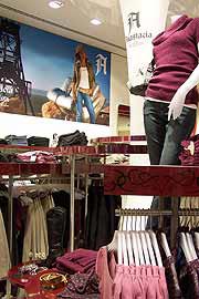 Anastacia by s.Oliver Kollektion im neuen Store mit eigener Abteilung (Foto: Marikka-Laila Maisel)