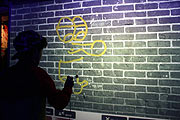 Grafitti malen auf Screen-Mauern (Foto: Marikka-Laila Maisel)