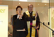 Bischofsvikar Rupert Graf zu Stolberg und Stadtdekanin Barbara Kittelberger segneten die neuen Räume am Marienplatz (©Foto: Ingrid Grossmann)